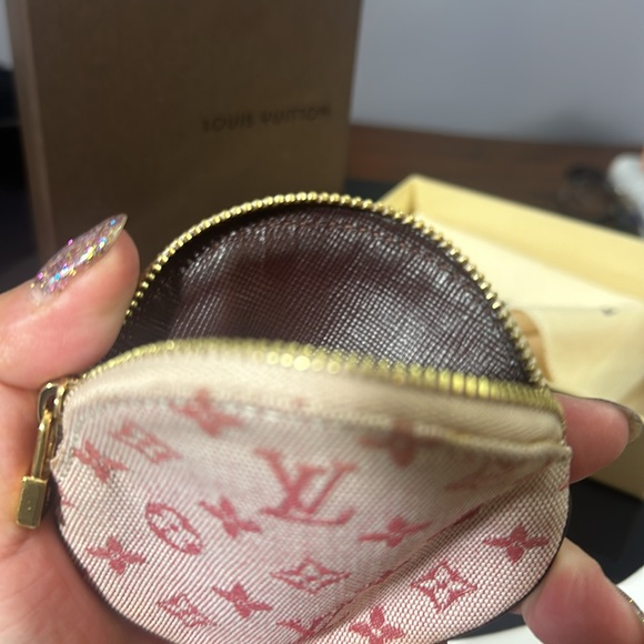 Louis Vuitton Monogram Mini Lin coin case in EUC - Picture 17 of 17